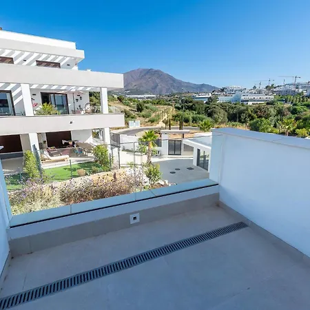 Casa Naya - Modern 2bdr Garage Pool Gym Estepona